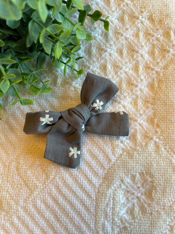 Grey Daisy Bow Knot