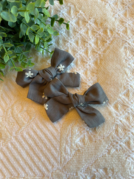 Grey Daisy Bow Knot