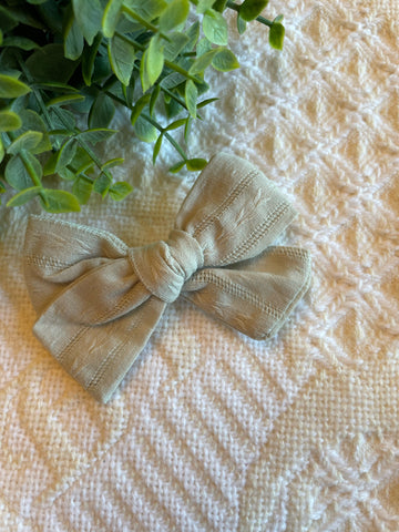 Greyish Green Arrow Bow Knot